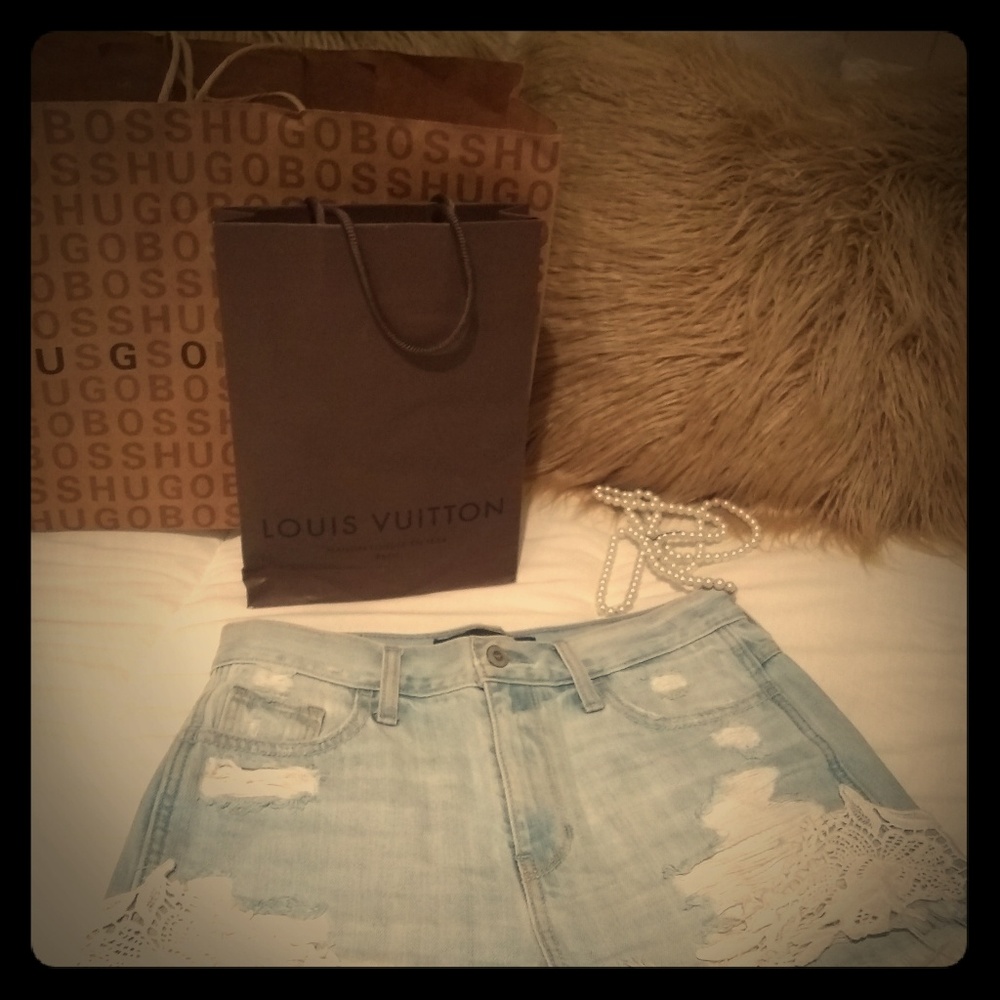 BLEACHED HOLLISTER SHORTS